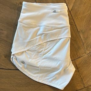 Like new lulu speed up short 4” sz 6 white